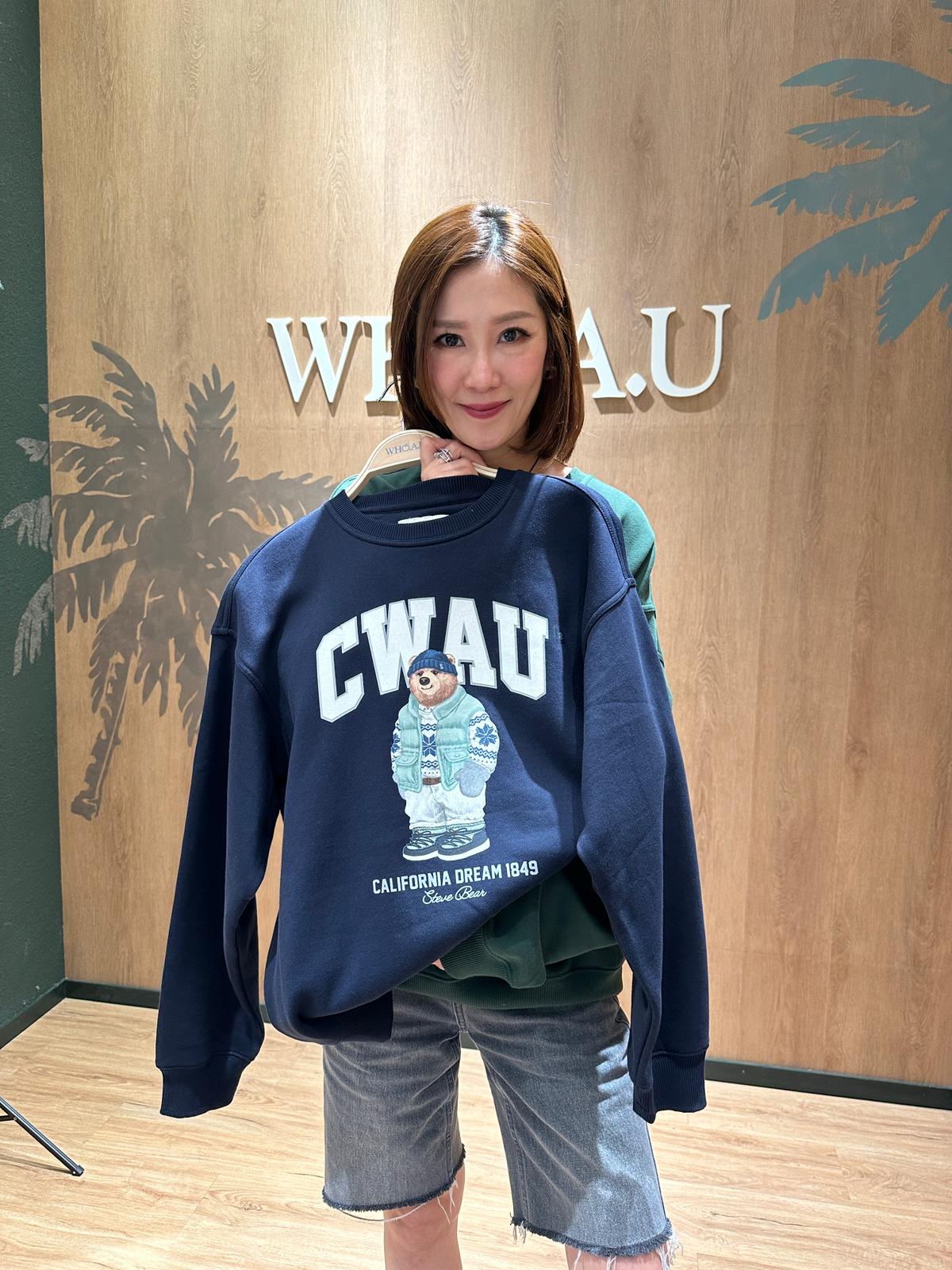 韓國直送WHO.A.U - Winter StevePhoto Sweatshirt(Brushed) (NAVY)
