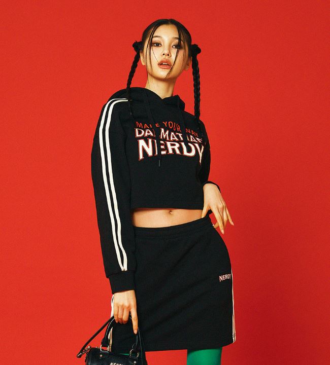 韓國 NERDY - Disney X Nerdy Crop Pullover Hoodie(2color)